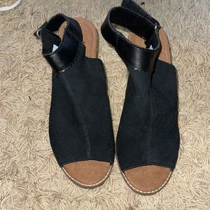 BRAND NEW NEVER WORN toms Majorca